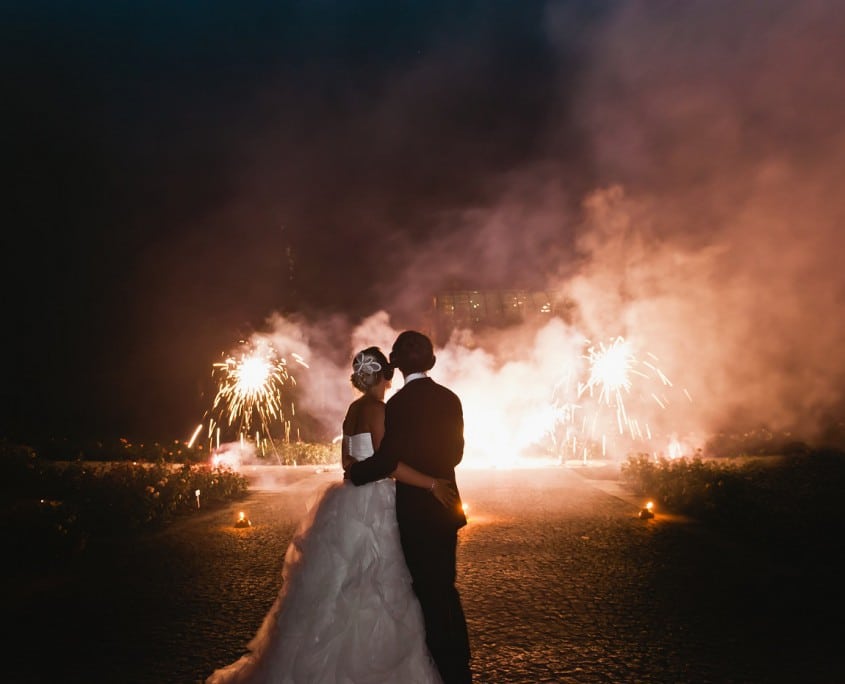 Leises Feuerwerk zur Hochzeit auf der Insel Mainau Brautpaar und Sonnen
