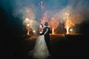 Leises Feuerwerk zur Hochzeit auf der Insel Mainau Brautpaar und Fontänen