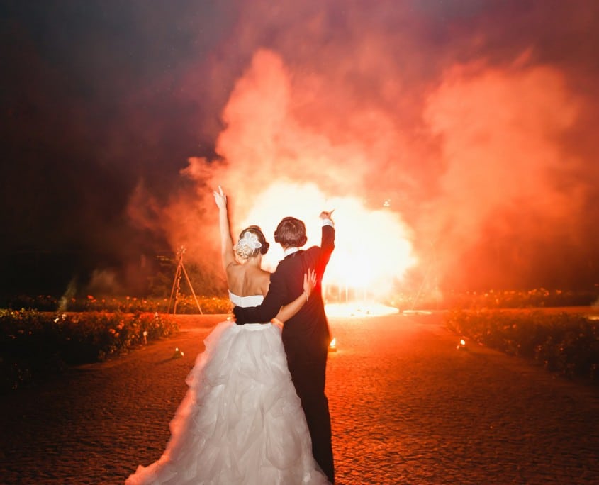 Leises Feuerwerk zur Hochzeit auf der Insel Mainau Brautpaar und Lichterbild